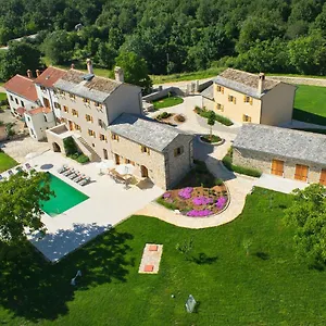 Ferienhaus Poropati, Groznjan, Istria - Luxury Countryside Estate For Up To 19 Persons - Large Pool Of 80m2 With Kids Section, Grožnjan